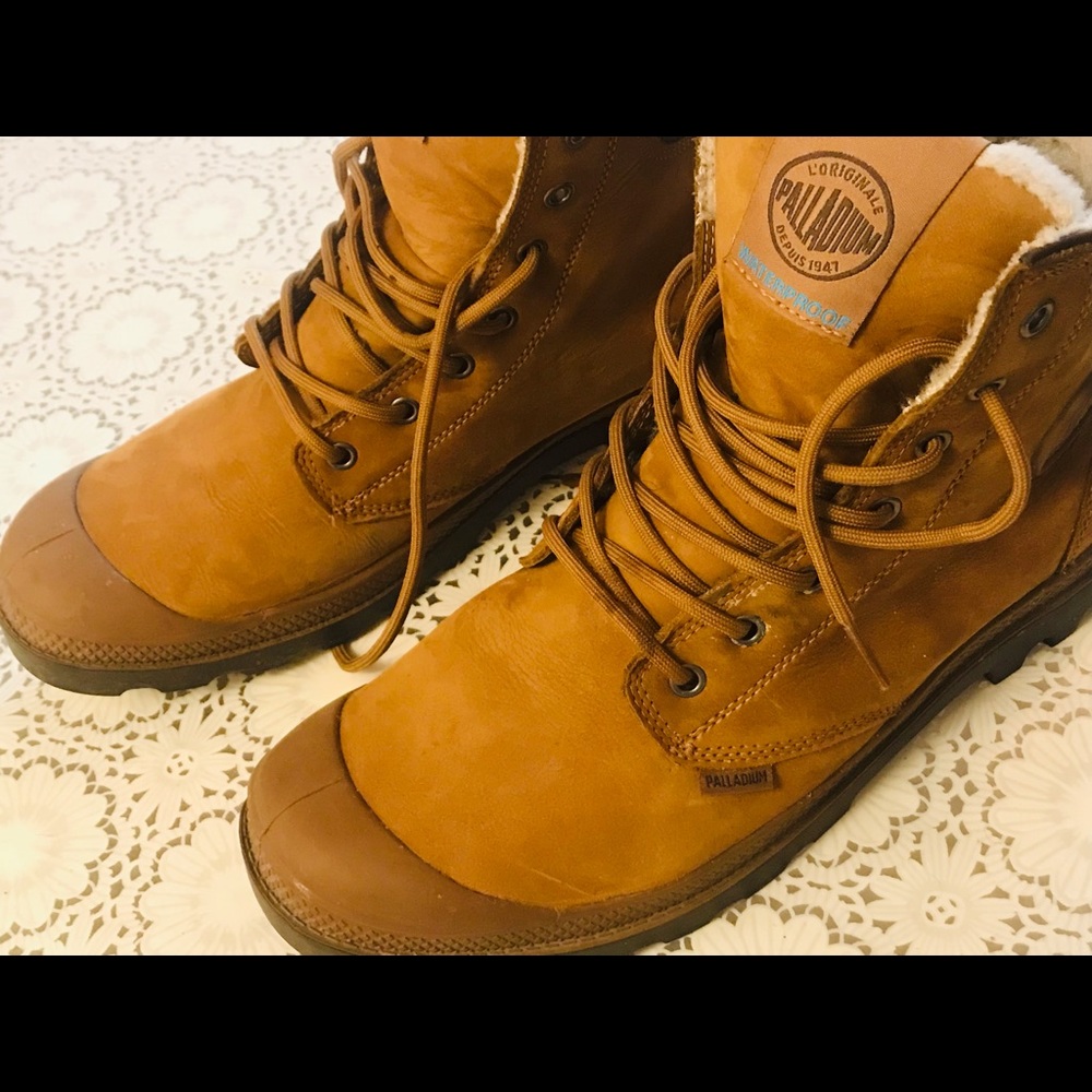 Almost new Palladium’s Heavy duty fur Winter boots